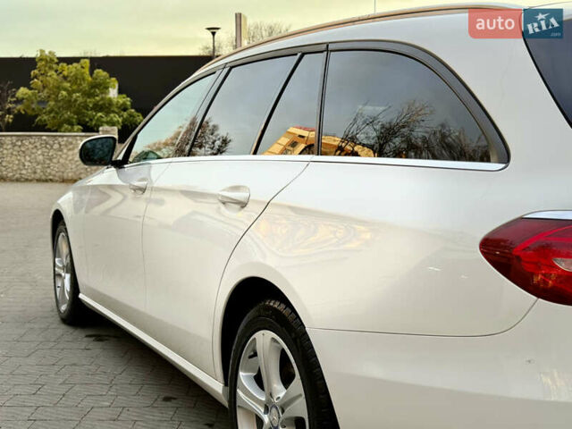 Белый Мерседес Е-Класс, объемом двигателя 2.14 л и пробегом 366 тыс. км за 22999 $, фото 32 на Automoto.ua