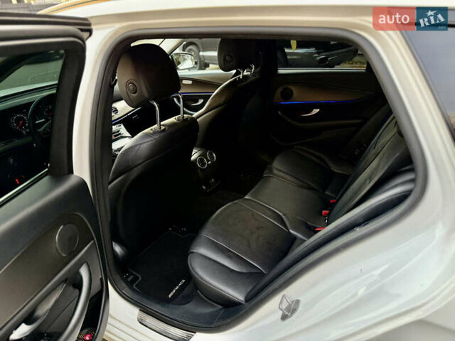 Белый Мерседес Е-Класс, объемом двигателя 2.14 л и пробегом 366 тыс. км за 22999 $, фото 45 на Automoto.ua