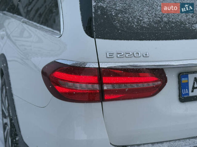 Білий Мерседес Е-Клас, об'ємом двигуна 2 л та пробігом 280 тис. км за 26499 $, фото 22 на Automoto.ua