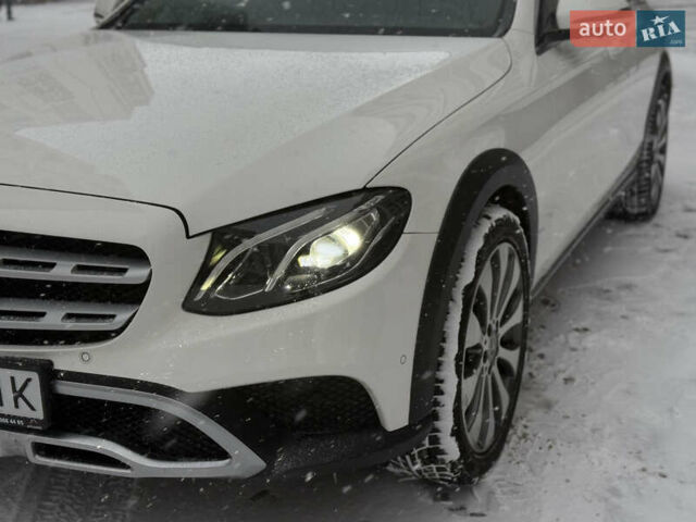 Білий Мерседес Е-Клас, об'ємом двигуна 2 л та пробігом 280 тис. км за 26499 $, фото 54 на Automoto.ua