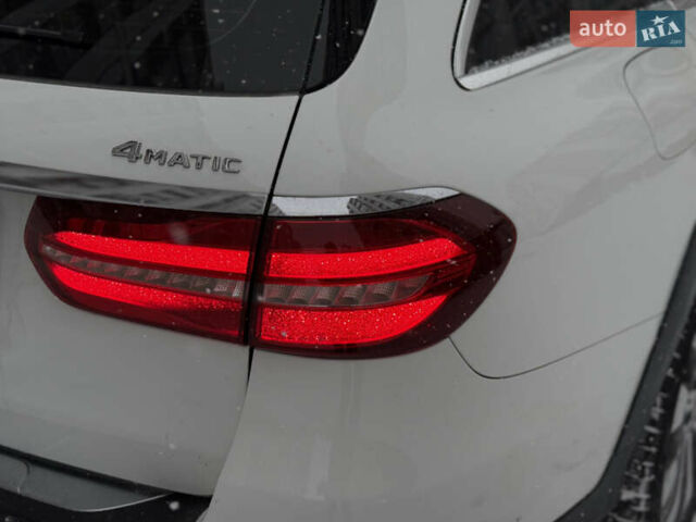 Білий Мерседес Е-Клас, об'ємом двигуна 2 л та пробігом 280 тис. км за 26499 $, фото 48 на Automoto.ua