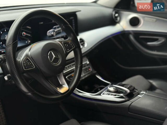 Білий Мерседес Е-Клас, об'ємом двигуна 2 л та пробігом 280 тис. км за 26499 $, фото 24 на Automoto.ua