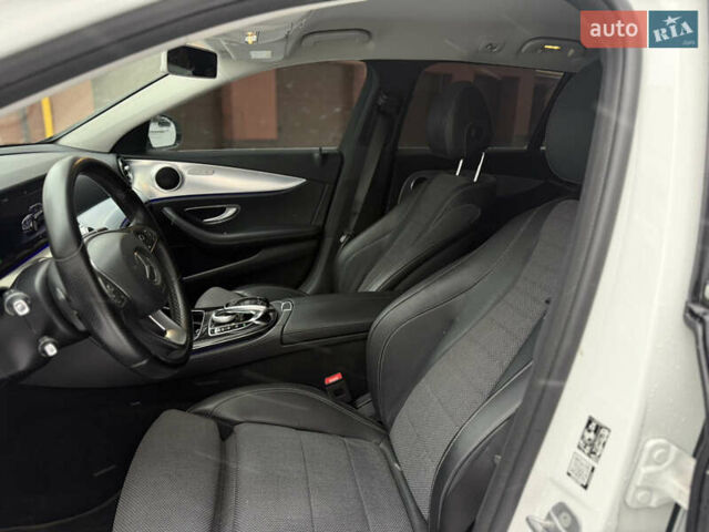 Білий Мерседес Е-Клас, об'ємом двигуна 2 л та пробігом 280 тис. км за 26499 $, фото 29 на Automoto.ua