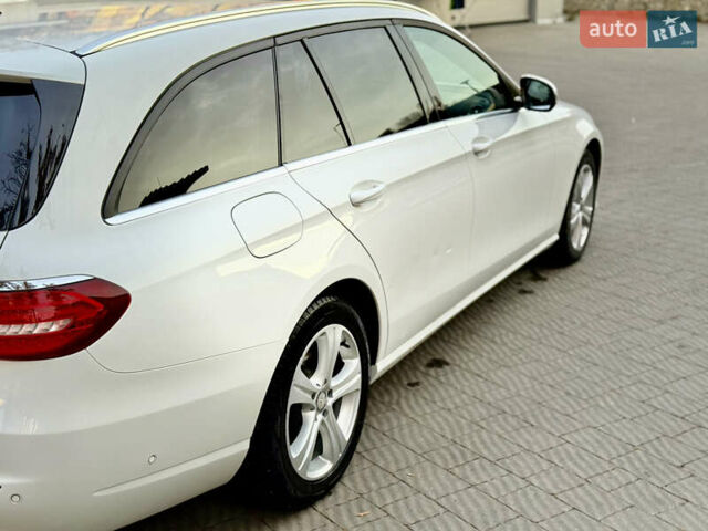 Белый Мерседес Е-Класс, объемом двигателя 2.14 л и пробегом 366 тыс. км за 22999 $, фото 30 на Automoto.ua