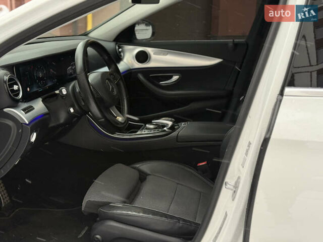 Білий Мерседес Е-Клас, об'ємом двигуна 2 л та пробігом 280 тис. км за 26499 $, фото 25 на Automoto.ua