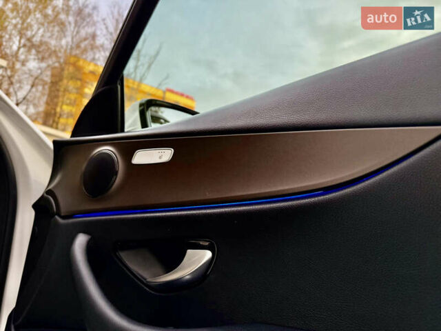 Белый Мерседес Е-Класс, объемом двигателя 2.14 л и пробегом 366 тыс. км за 22999 $, фото 68 на Automoto.ua