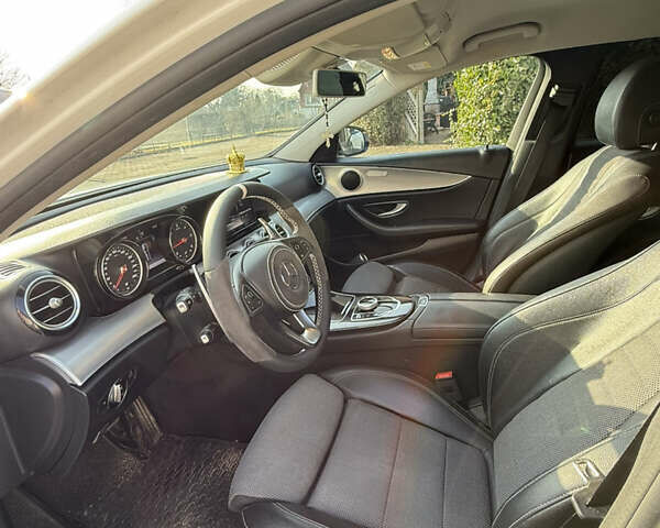 Мерседес Е-Класс 2017 в Черновцах на Automoto.ua Белый Мерседес Е-Класс, объемом двигателя 2.2 л и пробегом 280 тыс. км за 18000 $, фото 5 на Automoto.ua