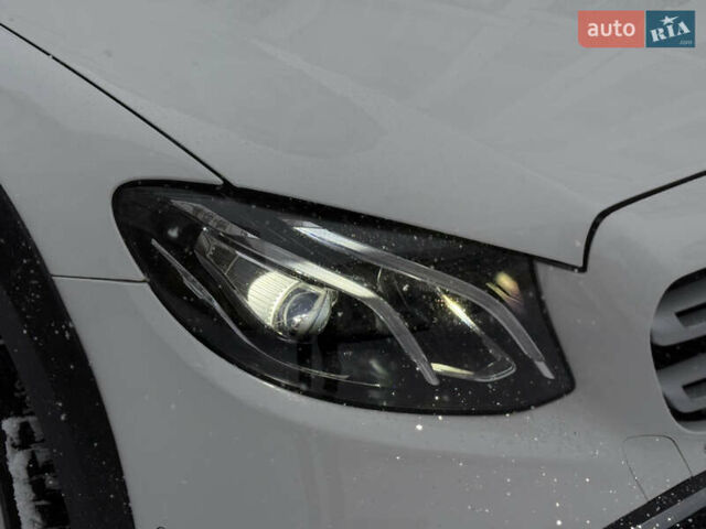 Білий Мерседес Е-Клас, об'ємом двигуна 2 л та пробігом 280 тис. км за 26499 $, фото 51 на Automoto.ua