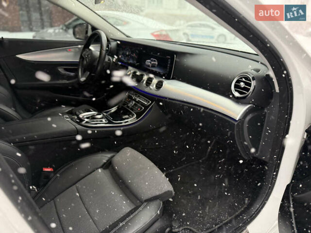 Білий Мерседес Е-Клас, об'ємом двигуна 2 л та пробігом 280 тис. км за 26499 $, фото 49 на Automoto.ua