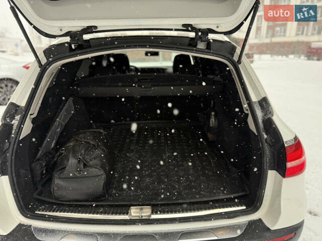 Білий Мерседес Е-Клас, об'ємом двигуна 2 л та пробігом 280 тис. км за 26499 $, фото 46 на Automoto.ua