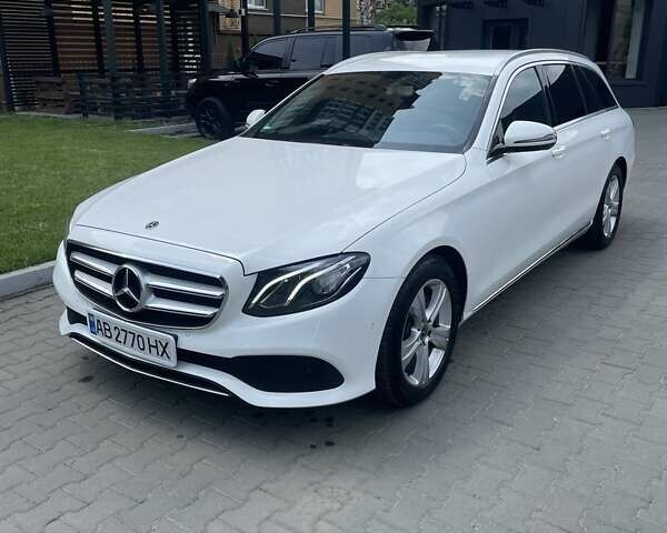 Белый Мерседес Е-Класс, объемом двигателя 1.95 л и пробегом 170 тыс. км за 26500 $, фото 1 на Automoto.ua