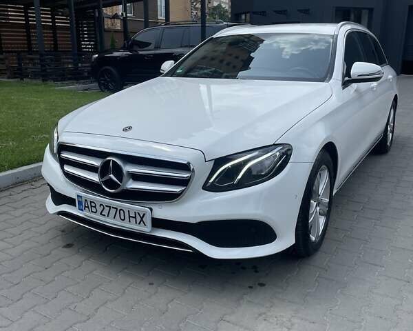 Белый Мерседес Е-Класс, объемом двигателя 1.95 л и пробегом 170 тыс. км за 26500 $, фото 2 на Automoto.ua