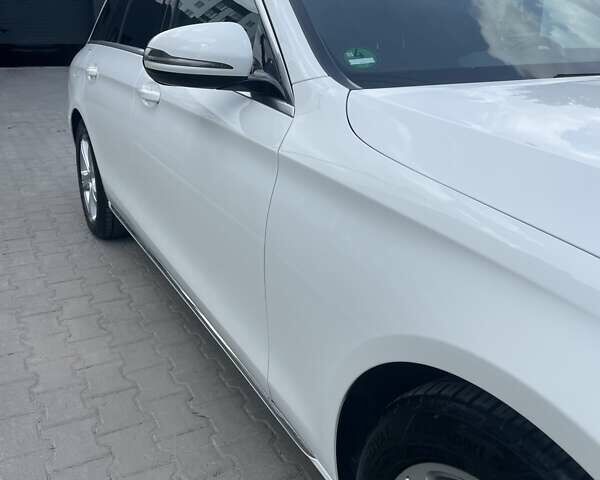 Белый Мерседес Е-Класс, объемом двигателя 1.95 л и пробегом 170 тыс. км за 26500 $, фото 16 на Automoto.ua