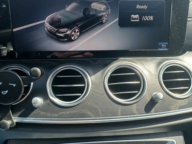 Білий Мерседес Е-Клас, об'ємом двигуна 2 л та пробігом 110 тис. км за 31338 $, фото 4 на Automoto.ua