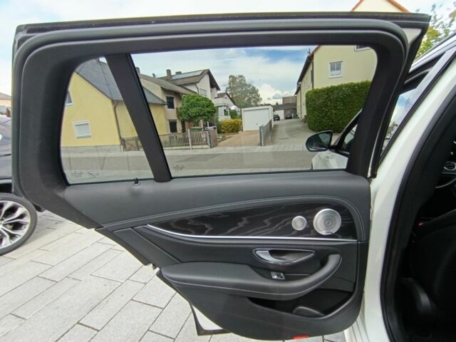 Білий Мерседес Е-Клас, об'ємом двигуна 2 л та пробігом 110 тис. км за 31338 $, фото 14 на Automoto.ua