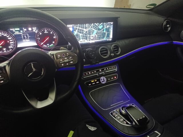 Білий Мерседес Е-Клас, об'ємом двигуна 2 л та пробігом 110 тис. км за 31338 $, фото 8 на Automoto.ua