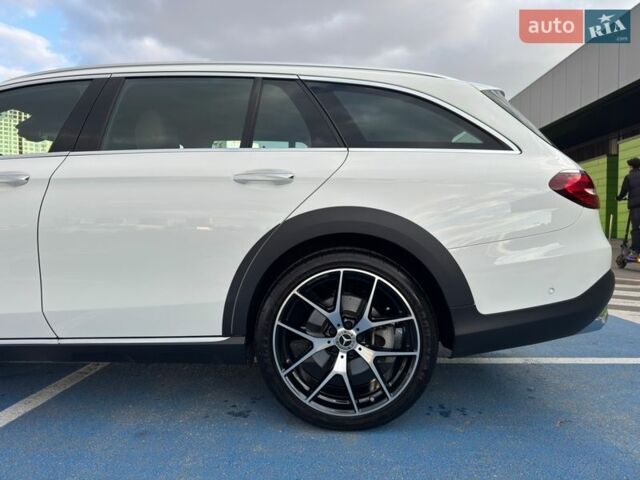 Белый Мерседес Е-Класс, объемом двигателя 2.93 л и пробегом 52 тыс. км за 73500 $, фото 7 на Automoto.ua