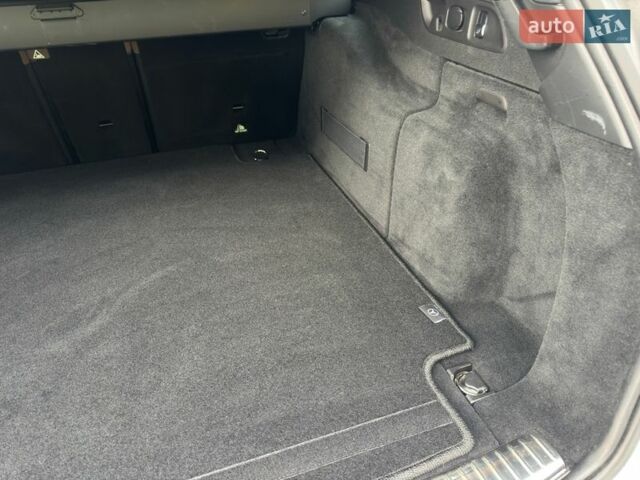 Белый Мерседес Е-Класс, объемом двигателя 2.93 л и пробегом 52 тыс. км за 73500 $, фото 26 на Automoto.ua