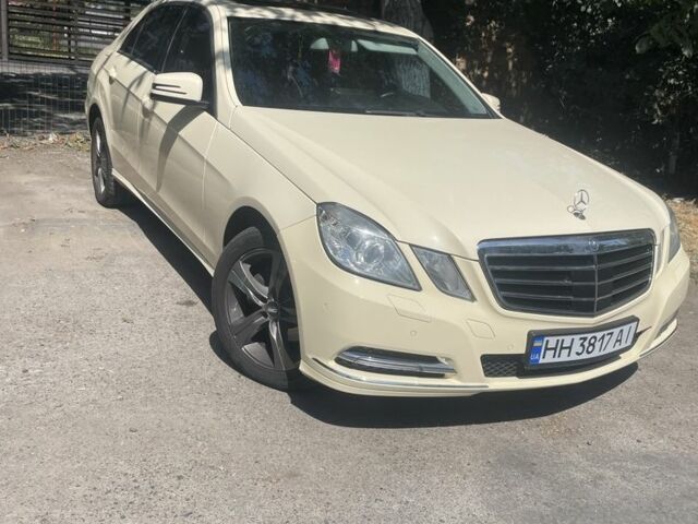 Бежевый Мерседес Е-Класс, объемом двигателя 2.1 л и пробегом 450 тыс. км за 8500 $, фото 2 на Automoto.ua