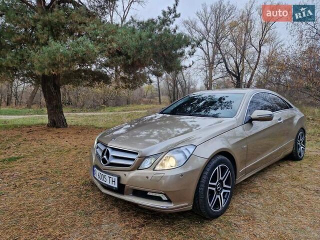 Бежевый Мерседес Е-Класс, объемом двигателя 2.99 л и пробегом 202 тыс. км за 15000 $, фото 13 на Automoto.ua