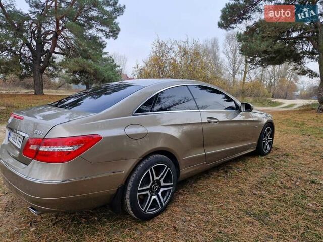 Бежевый Мерседес Е-Класс, объемом двигателя 2.99 л и пробегом 202 тыс. км за 15000 $, фото 12 на Automoto.ua