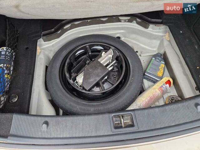 Бежевый Мерседес Е-Класс, объемом двигателя 2.99 л и пробегом 202 тыс. км за 15000 $, фото 36 на Automoto.ua