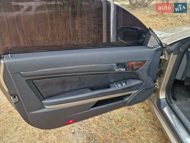 Бежевый Мерседес Е-Класс, объемом двигателя 2.99 л и пробегом 202 тыс. км за 15000 $, фото 22 на Automoto.ua