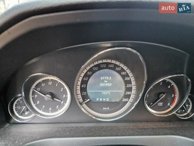 Бежевый Мерседес Е-Класс, объемом двигателя 2.99 л и пробегом 202 тыс. км за 15000 $, фото 33 на Automoto.ua