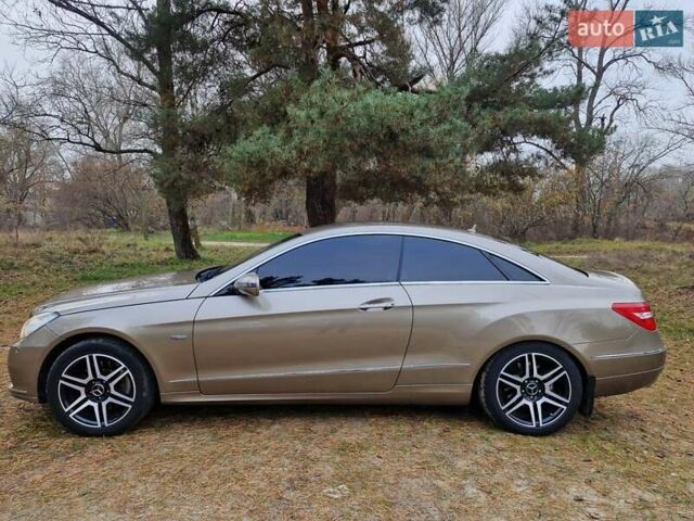 Бежевый Мерседес Е-Класс, объемом двигателя 2.99 л и пробегом 202 тыс. км за 15000 $, фото 7 на Automoto.ua