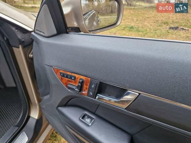 Бежевый Мерседес Е-Класс, объемом двигателя 2.99 л и пробегом 202 тыс. км за 15000 $, фото 23 на Automoto.ua