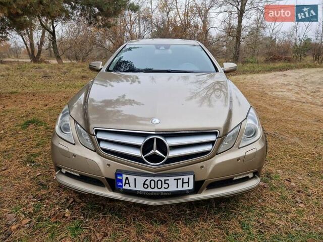 Бежевый Мерседес Е-Класс, объемом двигателя 2.99 л и пробегом 202 тыс. км за 15000 $, фото 2 на Automoto.ua