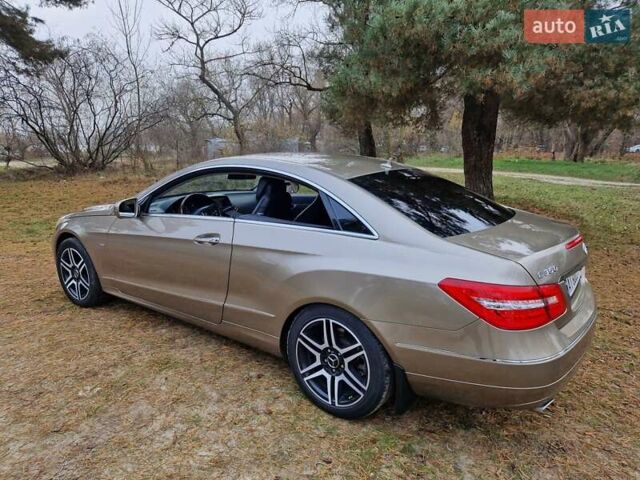 Бежевый Мерседес Е-Класс, объемом двигателя 2.99 л и пробегом 202 тыс. км за 15000 $, фото 14 на Automoto.ua