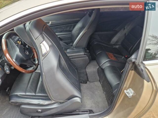 Бежевый Мерседес Е-Класс, объемом двигателя 2.99 л и пробегом 202 тыс. км за 15000 $, фото 21 на Automoto.ua