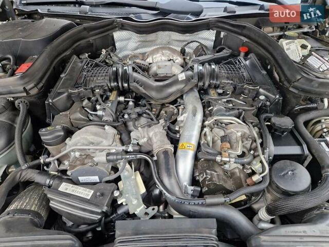 Бежевый Мерседес Е-Класс, объемом двигателя 2.99 л и пробегом 202 тыс. км за 15000 $, фото 31 на Automoto.ua