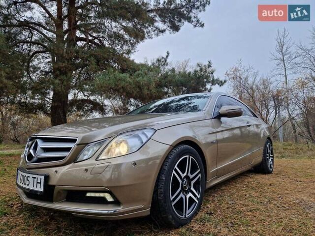 Бежевый Мерседес Е-Класс, объемом двигателя 2.99 л и пробегом 202 тыс. км за 15000 $, фото 9 на Automoto.ua