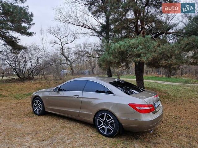 Бежевый Мерседес Е-Класс, объемом двигателя 2.99 л и пробегом 202 тыс. км за 15000 $, фото 11 на Automoto.ua