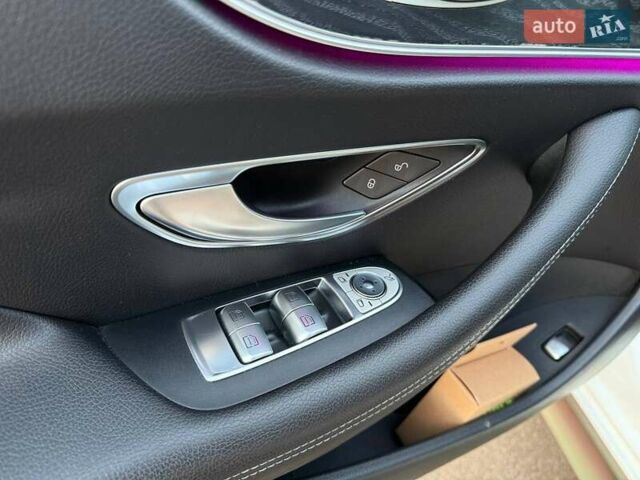 Бежевий Мерседес Е-Клас, об'ємом двигуна 2.99 л та пробігом 89 тис. км за 36990 $, фото 13 на Automoto.ua