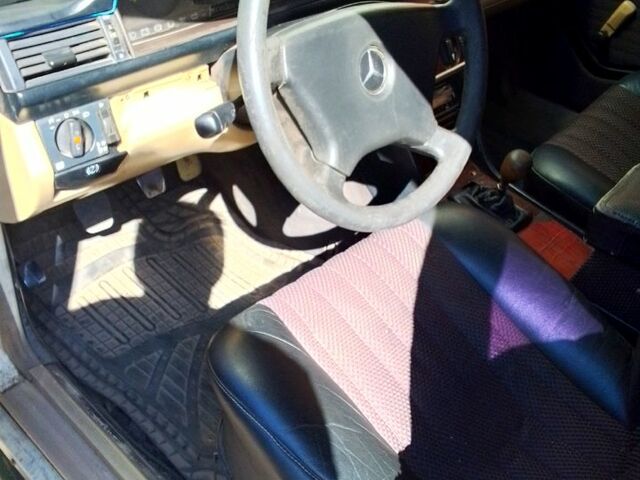 Бежевый Мерседес Е-Класс, объемом двигателя 2 л и пробегом 493 тыс. км за 1500 $, фото 3 на Automoto.ua