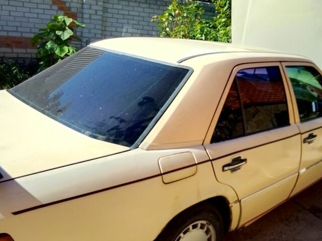 Бежевый Мерседес Е-Класс, объемом двигателя 2 л и пробегом 493 тыс. км за 1500 $, фото 5 на Automoto.ua