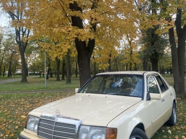 Мерседес Е-Класс 1987 в Кривом Роге на Automoto.ua Бежевый Мерседес Е-Класс, объемом двигателя 2.5 л и пробегом 306 тыс. км за 2300 $, фото 1 на Automoto.ua