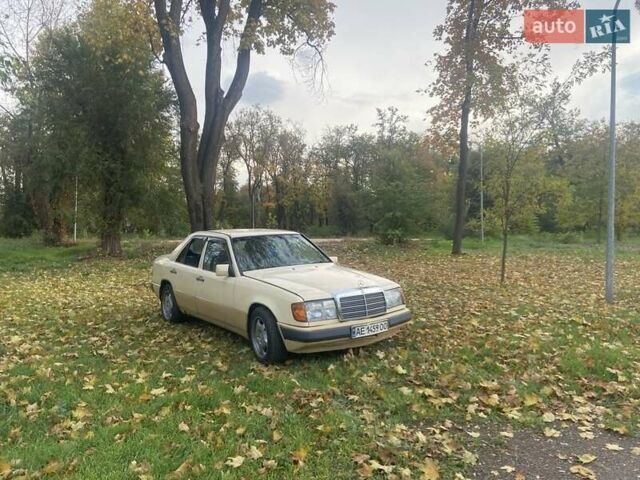 Бежевый Мерседес Е-Класс, объемом двигателя 2.5 л и пробегом 306 тыс. км за 2200 $, фото 1 на Automoto.ua