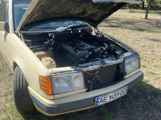 Мерседес Е-Класс 1987 в Кривом Роге на Automoto.ua Бежевый Мерседес Е-Класс, объемом двигателя 2.5 л и пробегом 306 тыс. км за 2300 $, фото 6 на Automoto.ua
