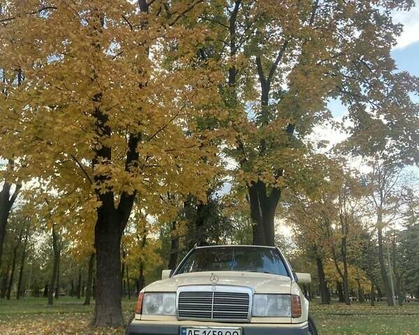 Бежевый Мерседес Е-Класс, объемом двигателя 2.5 л и пробегом 306 тыс. км за 2300 $, фото 9 на Automoto.ua