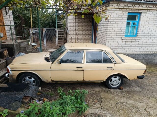 Бежевый Мерседес Е-Класс, объемом двигателя 2 л и пробегом 500 тыс. км за 716 $, фото 1 на Automoto.ua