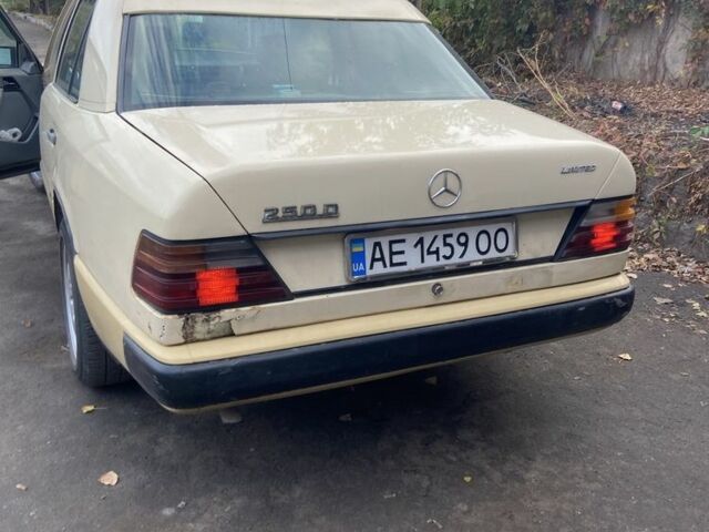 Мерседес Е-Класс 1987 в Кривом Роге на Automoto.ua Бежевый Мерседес Е-Класс, объемом двигателя 2.5 л и пробегом 306 тыс. км за 2300 $, фото 3 на Automoto.ua
