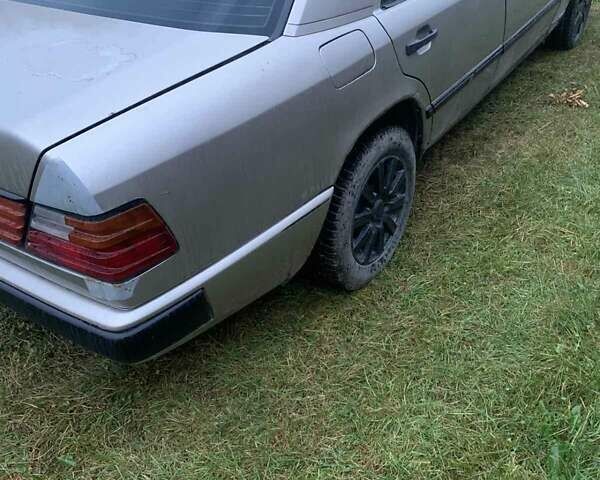 Бежевый Мерседес Е-Класс, объемом двигателя 2 л и пробегом 420 тыс. км за 1400 $, фото 5 на Automoto.ua