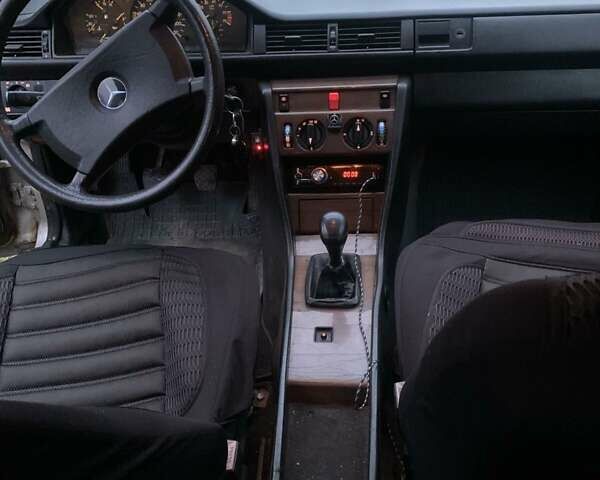 Бежевый Мерседес Е-Класс, объемом двигателя 2 л и пробегом 420 тыс. км за 1400 $, фото 8 на Automoto.ua