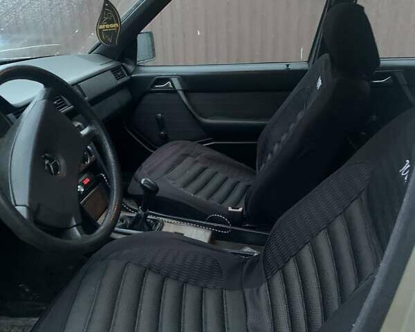 Бежевый Мерседес Е-Класс, объемом двигателя 2 л и пробегом 420 тыс. км за 1400 $, фото 9 на Automoto.ua