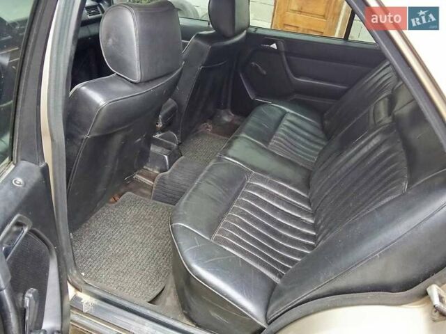 Бежевий Мерседес Е-Клас, об'ємом двигуна 2 л та пробігом 380 тис. км за 1550 $, фото 7 на Automoto.ua