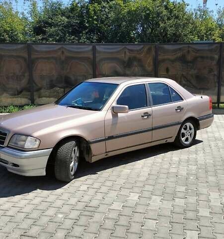 Бежевый Мерседес Е-Класс, объемом двигателя 2.2 л и пробегом 370 тыс. км за 2000 $, фото 4 на Automoto.ua